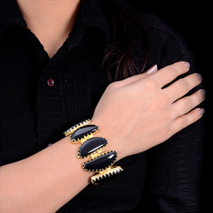 Superbe bracelet manchette tendance en onyx noir africain plaqué or 14 carats - Product Image 1