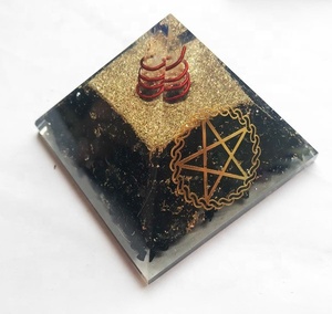 Pyramide Orgone en Tourmaline noire. 2022, accessoires tendances de haute qualité, en étoile, Pentacle, en vente depuis l'italie, nouvelle collection - Product Image 2