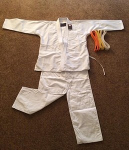 Gi de judo de style traditionnel de haute qualité pour la pratique du karaté - Product Image 3