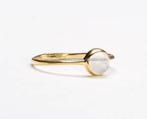 Anillo de Plata de Ley 925 con piedra lunar de arcoíris, hecho a mano - Product Image 1