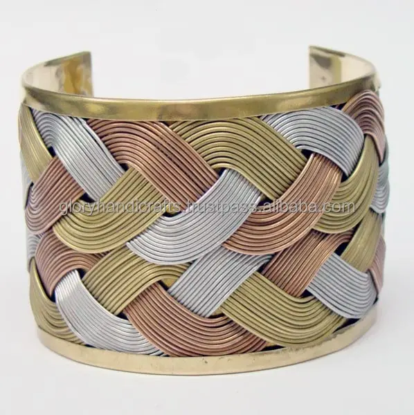 Gioielli su misura tre braccialetti in filo metallico design intrecciato da donna che regalano il miglior prodotto braccialetto e braccialetto gioielleria raffinata