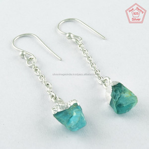 Boucles d'oreilles faites à la main en argent sterling 925 avec pierre d'apatite brute grossiste de bijoux en argent élégants en Inde pour cadeau - Product Image 2