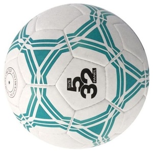 Balón de fútbol de PU de alta calidad, logotipo personalizado, ligero y duradero para competición, fabricado en Sialkot Pakistán - Product Image 2