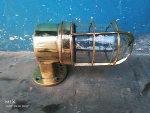 Lampe de passage vintage en laiton Dae Yang pour utilisation en marina, fabriquée en Chine - Product Image 3