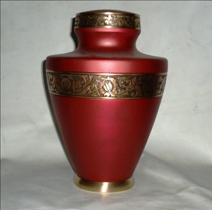 Urna de cremación de latón granate grabada en corazón con recuerdo y portavelas Urna elegante y segura para funeral conmemorativo - Product Image 4