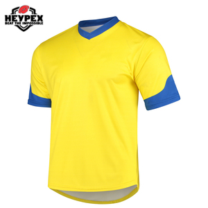 Camiseta de fútbol personalizada al por mayor 2025, uniforme juvenil sublimado con los últimos diseños, servicio OEM, técnica de corte automatizada - Product Image 3