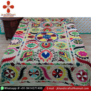 Vente en gros de tapisserie décorative bohème Suzani Hippie ouzbek brodée à la main - Product Image 5