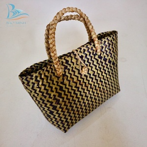 Sac en jonc de mer noir en zigzag, sac de plage en jonc de mer, sac à main pour le shopping en provenance du Vietnam - Product Image 4