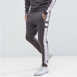 Survêtements personnalisés pour hommes : Haut à capuche et bas de jogging, coupe ajustée, sublimés à rayures, pour le shopping en ligne - Product Image 2