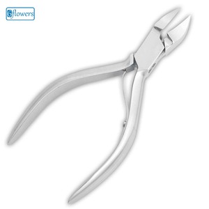 Outil de soin des ongles à ressort unique avec motif de fleurs jetables en acier inoxydable à lames concaves - Product Image 1