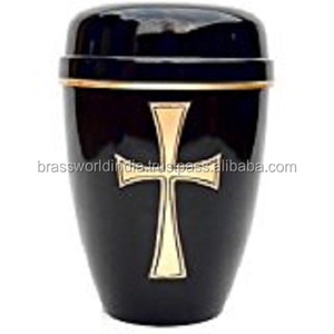 Urne funéraire en forme de croix de fer de style américain par Brassworld India - Product Image 1