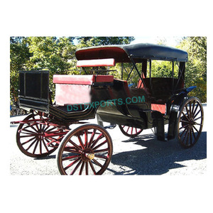 รถม้าสีดำที่วาดด้วยรถวิคตอเรียสีดำรถม้าสีแดงและสีดำพร้อมฝากระโปรงรถสองที่นั่งที่หรูหรา - Product Image 1