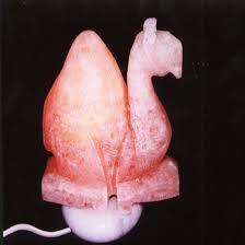 Pakistani Lampe artisanale en sel rose chameau de l'Himalaya avec ampoule et base en bois Style Feng Shui écologique - Product Image 5