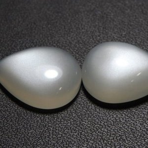 Cabujones sueltos calibrados con parte posterior plana de pera lisa de piedra lunar blanca Natural de 10mm y 12mm, tienda en línea, precio de fábrica de India - Product Image 1