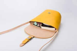 กระเป๋าสะพายหนังวัวสำหรับผู้หญิง,กระเป๋าสะพายไหล่ทรงสี่เหลี่ยมคางหมูแบบแฮนด์เมด TLL-0065 - Product Image 4