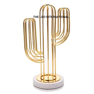 Alambre de acero inoxidable Metal Forma única Escultura chapada en oro Lujo Aspecto moderno Hogar Acento Escultura decorativa - Product Image 1
