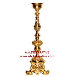 Portavelas Alto de Aluminio Hecho a Mano de Alta Calidad, Acabado Dorado, Base Cuadrada, para Bodas y Navidad - Product Image 2