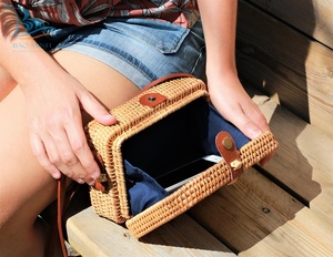 Bolso de hombro de mimbre Rectangular de una sola correa para mujer de estilo bohemio natural, lazo tejido de Vietnam, decoración con borlas, cierre de cremallera - Product Image 3