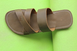 Zapatillas de cuero hechas a mano, chanclas informales - Product Image 2