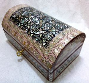 Caja de Joyería de Madera con Incrustaciones de Mosaico de Nácar J28, con Cerradura y Llave - Product Image 1