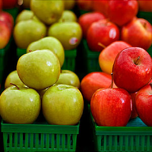 Manzanas Rojas Frescas de Primera Calidad a Precio Económico, Fuji Royal Gala, Naturalmente Dulces, Grado AAA, Sudáfrica, Empacadas en Cartón, 2 Años de Duración - Product Image 1