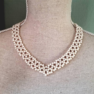 Collier de perles blanc crème avec fermeture magnétique, collier de perles blanc crème, créations artisanales - Product Image 1