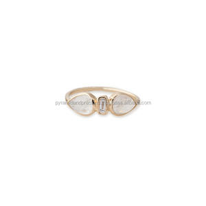 Anillos con Piedras Preciosas Engastadas en Bisel con Corte Pera y Esmeralda - Regalo de Boda y Compromiso - Product Image 1