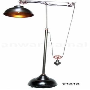 Lampes de poulie de sol en laiton avec finition noire décorative pour salon et chambre à coucher à la maison - Product Image 1