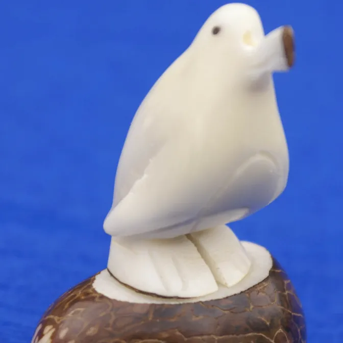 Pinguino Scultura Intagliato A Mano Tagua Dado Figurine Statua di Intaglio del Legno Vegetale Avorio Animali Uccelli Intagliato Ecuador Arte