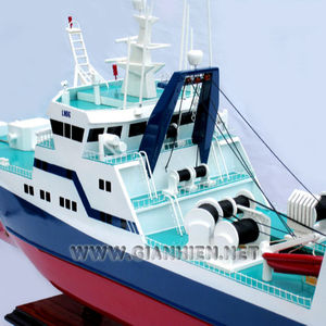 Modèle de bateau en bois, étoile ATLANTIC, artisanal - Product Image 1