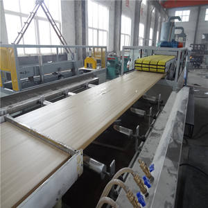 木材とプラスチックの複合ドアボード製造機 - Product Image 1