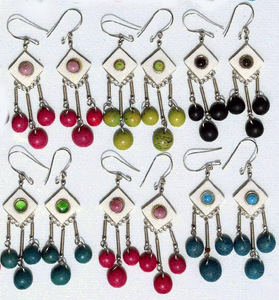 Boucles d'oreilles pendantes tendance faites à la main en corne pour femmes, bijoux fantaisie en gros, accessoire de mode - Product Image 1