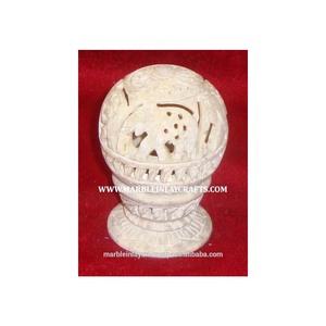 Handmade Exclusiv Candle Holder With Curving Design - Product Image 1