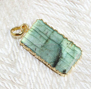Vente en gros de pendentif en pierre précieuse en labradorite naturelle connecteur de pendentif tranchant en plaqué or pour collier - Product Image 4