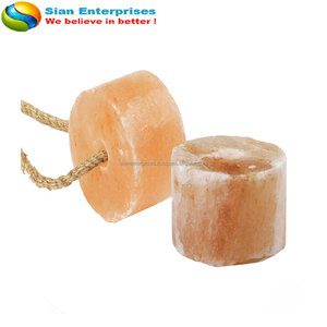 Sian Enterprises 100% Himalayan Rock Salt Lick 4,4 lb Grado alimenticio para cerdo Perro Ganado Caballo con cuerda en embalaje de bolsa - Product Image 6