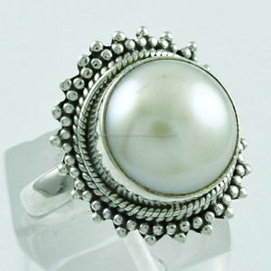 Bague exclusive en argent sterling 925 avec perle ronde blanche et bijoux en pierres précieuses à la mode d'Inde - Product Image 1