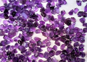 50 Pièces Naturel Bleu Améthyste Pierres Précieuses En Vrac 8mm Forme Inégale Rugueux Non Traité Indien Grossiste De Haute Qualité - Product Image 5