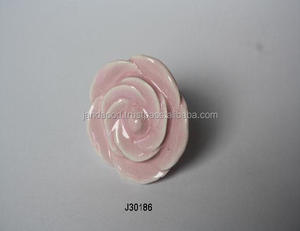 Perilla de cerámica de flor pintada a mano en rosa, disponible en otros colores y patrones - Product Image 2