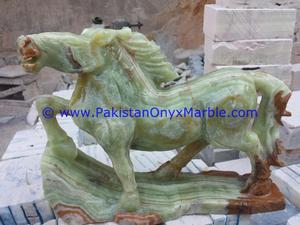 Statue de cheval en marbre onyx de style naturel sculpté, sculpture animale élégante en provenance du Pakistan - Product Image 6