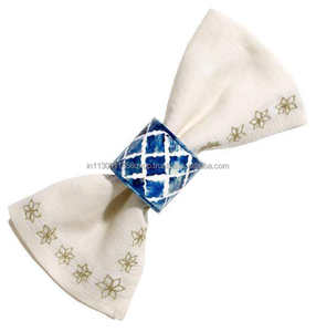 Anneaux de serviette incrustés d'indigo et d'os blanc uniques faits à la main pour la fête et le dîner prêts à être expédiés - Product Image 1