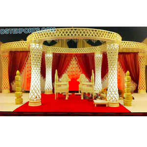 Mariage de rêve en fibre de cristal Mandap Mariage indien Palazzo Pillar Crystal Mandap Classy Crystal Palazzo Wedding Mandap - Product Image 1