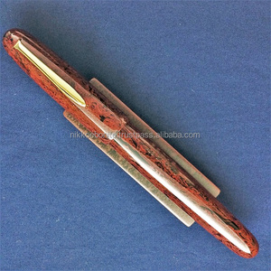 Stylo plume de haute qualité fabriqué au Japon appelé "HOUJU" en rouge, en ébonite de couleur japonaise - Product Image 1