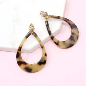 ต่างหูอะซิเตททรงหยดน้ำ แฟชั่นเรซิ่นแฮนด์เมด สร้างความสุข - Product Image 1