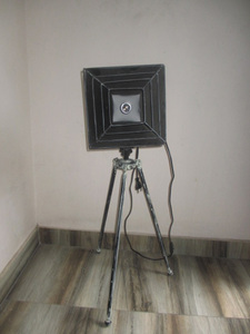 Base de lampe en étain en forme de triangle nordique brossée pour la décoration au chevet de la maison et de l'hôtel - Product Image 3