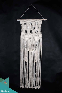 Budivis Top Selling Art Deco Tejido a mano Algodón y madera reciclada Colgante de pared Bali Macrame Tapiz para decoración del hogar al por mayor - Product Image 4
