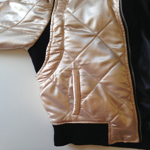 Chaqueta personalizada de satén bordado varsity, chaqueta de bombardero de satén personalizada al por mayor - Product Image 2