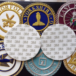 Insignes de tablier avec logo de haute qualité OEM Conception personnalisée avec technique brodée Épingle de sûreté à la mode attachée - Product Image 4