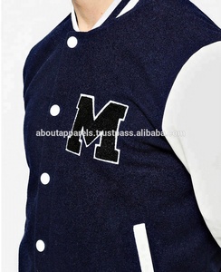 เสื้อแจ็คเก็ตบอมเบอร์สไตล์วาร์ซิตี้ผ้าวูลสำหรับผู้ชาย ดีไซน์ทันสมัย ลายพิมพ์แบบฟูลไดซ์ซับลิเมชั่น สไตล์สตรีทแฟชั่นจากงานลอนดอนแฟชั่นวีค - Product Image 3