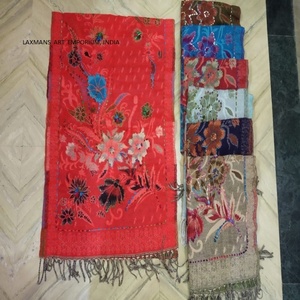 ผ้าคลุมไหล่ขนสัตว์ปักลายสำหรับฤดูหนาวทำมือหลากสีจากอินเดีย - Product Image 3