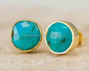 Pendientes de plata de ley 925 con gema turquesa, pendientes de tuerca chapados en oro - Product Image 1